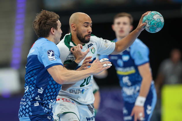 Cyrill Akakpo (HSG Wetzlar), 20, goes head-to-head with Max Haefner (TVB Stuttgart), 3 GER, TVB Stuttgart vs. HSG Wetzlar, Handball, Opel Handball Bundesliga, Matchday 8, 2026–2027 season, October 8, 2026 GER, TVB Stuttgart vs. HSG Wetzlar, Handball, Opel Handball Bundesliga, Matchday 8, 2026–2027 season, October 8, 2026 Stuttgart Copyright: xEibner-Pressefoto SoerenxHerwegx EP_SHG