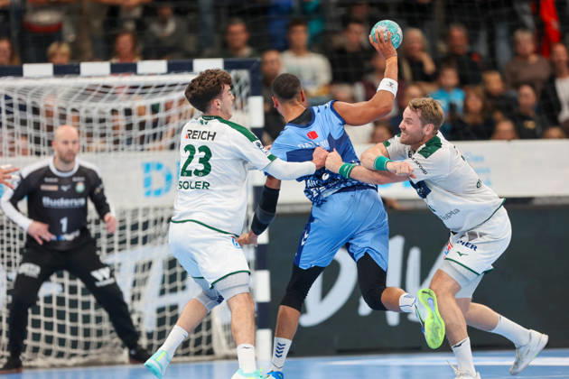 Philipp Ahouansou (TVB Stuttgart, No. 5) is fouled while shooting GER, TVB Stuttgart vs. HSG Wetzlar, Handball, Opel Handball Bundesliga, Matchday 8, 2026–2027 season, October 8, 2026 GER, TVB Stuttgart vs. HSG Wetzlar, Handball, Opel Handball Bundesliga, Matchday 8, 2026–2027 season, October 8, 2026 Stuttgart Copyright: xEibner-Pressefoto SoerenxHerwegx EP_SHG