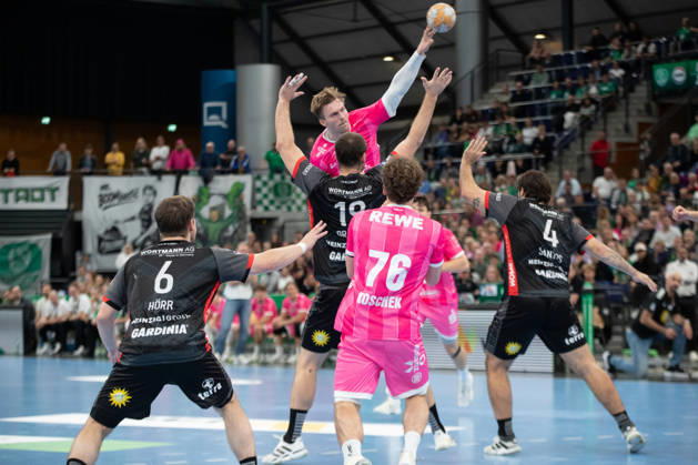 Handball, HBL2: SC DHfK Leipzig vs. TuS N Lübbecke, October 8, 2026; Franz Semper 32; SC DHfK Leipzig shoots from the backcourt; Handball, 2nd Bundesliga, 2026–2027 season, Matchday 7: SC DHfK Leipzig vs. TuS N Lübbecke on October 8, 2026, at the Quarterback Immobilien Arena Leipzig Copyright: xBEAUTIFULxSPORTS JanxKaeferx