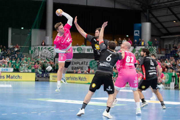 Handball, HBL2: SC DHfK Leipzig vs. TuS N Lübbecke, October 8, 2026; Franz Semper 32; SC DHfK Leipzig shoots from the backcourt; Handball, 2nd Bundesliga, 2026–2027 season, Matchday 7: SC DHfK Leipzig vs. TuS N Lübbecke on October 8, 2026, at the Quarterback Immobilien Arena Leipzig Copyright: xBEAUTIFULxSPORTS JanxKaeferx