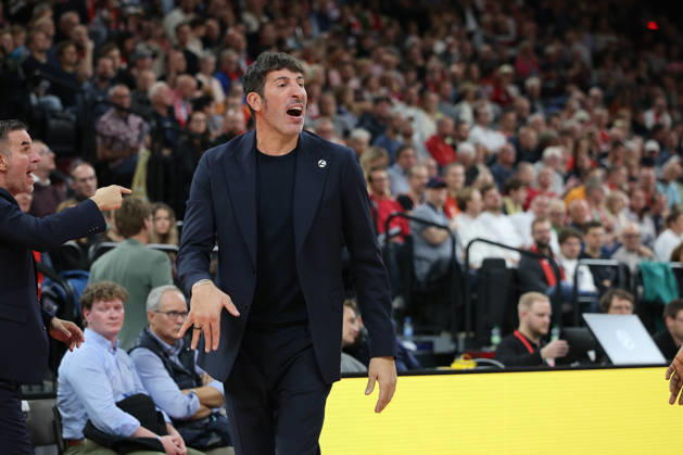 Alex Mumbru, Virtus Bologna, Head Coach, Emotions, Facial Expressions, Gestures, Gesticulating, GER, FC Bayern Basketball vs. Virtus Bologna, Basketball, EuroLeague, Matchday 4, 2026–2027 Season, October 8, 2026, GER, FC Bayern Basketball vs. Virtus Bologna, basketball, EuroLeague, Matchday 4, 2026–2027 season, October 8, 2026, Munich Copyright: xEibner-Pressefoto JennixMaulx EP_JML