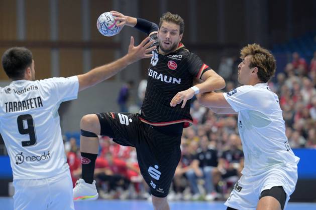 Olle Forsell Schefvert, MT Melsungen 25 (on the ball), Ian Seeano Tarrafeta, HBC Nantes 9 (L), Thibaud Briet, HBC Nantes 3, GER, MT Melsungen vs. HBC Nantes (FRA), Handball, Men’s Champions League, Group Matches, 2026–2027 Season, October 8, 2026, GER, MT Melsungen vs. HBC Nantes Handball, Men’s Champions League, Group Match, 2026–2027 Season, October 8, 2026, Kassel Copyright: xEibner-Pressefotox xRolandxSippelx EP_RSL