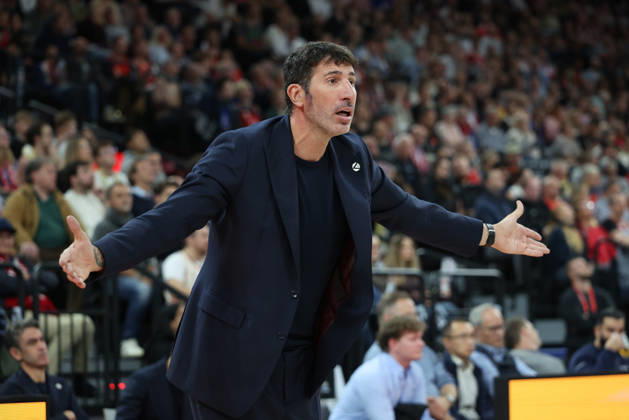 Alex Mumbru, head coach of Virtus Bologna, gesturing; gestures, emotions, facial expressions, GER, FC Bayern Basketball vs. Virtus Bologna, basketball, EuroLeague, Matchday 4, 2026–2027 season, October 8, 2026, GER, FC Bayern Basketball vs. Virtus Bologna, basketball, EuroLeague, Matchday 4, 2026–2027 season, October 8, 2026, Munich Copyright: xEibner-Pressefoto JennixMaulx EP_JML