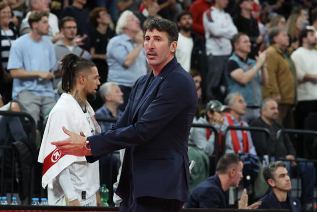 Alex Mumbru, head coach of Virtus Bologna, gesturing, GER, FC Bayern Basketball vs. Virtus Bologna, basketball, EuroLeague, Matchday 4, 2026–2027 season, October 8, 2026, GER, FC Bayern Basketball vs. Virtus Bologna, Basketball, EuroLeague, Round 4, 2026–2027 season, October 8, 2026, Munich Copyright: xEibner-Pressefoto JennixMaulx EP_JML