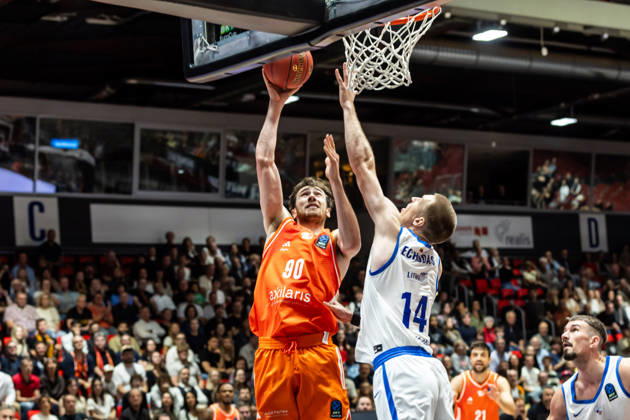 October 7, 2026, GER, BKT Eurocup, Basketball, Chemnitz, Niners Chemnitz vs. Neptunas Klaipeda, Jannis von Seckendorff (Niners Chemnitz), 90; Martynas Echodas (Neptunas Klaipeda), 14; Chemnitz Messe, Chemnitz, Saxony, Germany