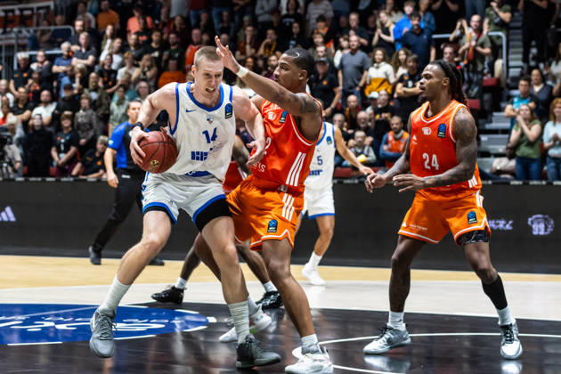 October 7, 2026, GER, BKT Eurocup, Basketball, Chemnitz, Niners Chemnitz vs. Neptunas Klaipeda, Martynas Echodas (Neptunas Klaipeda), 14, Nighael Ceaser (Niners Chemnitz), 22, Chemnitz Messe, Chemnitz, Saxony, Germany
