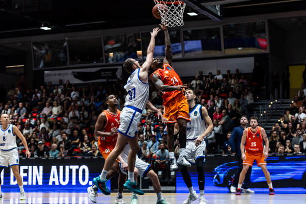 October 7, 2026, GER, BKT Eurocup, Basketball, Chemnitz, Niners Chemnitz vs. Neptunas Klaipeda, Einaras Tubutis (Neptunas Klaipeda, 37), Cobe Williams (Niners Chemnitz, 24), Chemnitz Messe, Chemnitz, Saxony, Germany