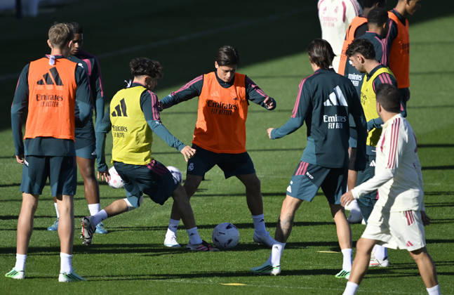 Training session of Real Madrid MADRID, SPAIN - OCTOBER 9: Real Madrid player Arda Guler (C) attends a training session at the club s Valdebebas training complex prior to their upcoming La Liga week 8 football match against Villarreal in Madrid, Spain on October 9, 2026. Burak Akbulut Anadolu Madrid Spain. Editorial use only. Please get in touch for any other usage.  Copyright: x2026xAnadoluxBurakxAkbulutx