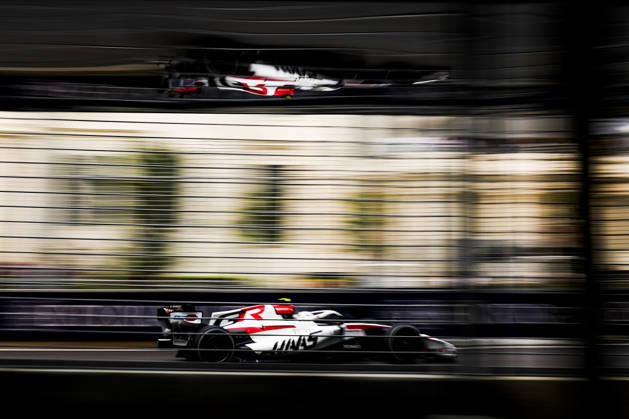 FORMULA 1 SINGAPORE AIRLINES SINGAPORE GRAND PRIX 2026 Oliver Bearman (GBR) 87 Haas F1 Team in practice during the Formula 1 Singapore Airlines Singapore Grand Prix 2026, Round 17 of the 2026 Formula 1 World Championship, WM, Weltmeisterschaft from 9th - 11th October 2026 at the Marina Bay Street Circuit, Singapore. Credit: Robbie Hoad Every Second Media Editorial use only. All images are copyright Every Second Media Limited. No images may be reproduced without prior permission. Copyright: xIMAGO EveryxSecondxMediax ESM-2203-0210 RobbiexHoadx xEveryxSecondxMediax
