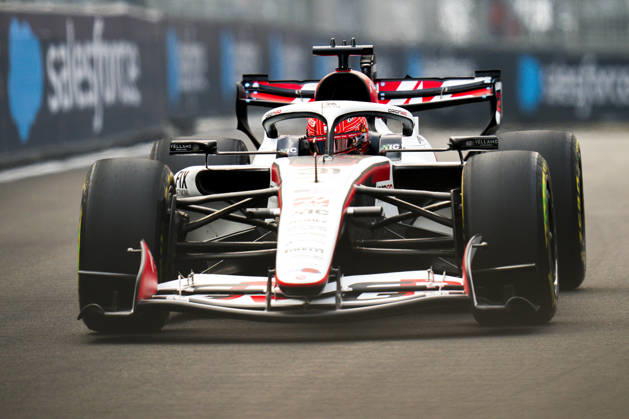 FORMULA 1 SINGAPORE AIRLINES SINGAPORE GRAND PRIX 2026 Esteban Ocon (FRA) 31 Haas F1 Team in practice during the Formula 1 Singapore Airlines Singapore Grand Prix 2026, Round 17 of the 2026 Formula 1 World Championship, WM, Weltmeisterschaft from 9th - 11th October 2026 at the Marina Bay Street Circuit, Singapore. Credit: Robbie Hoad Every Second Media Editorial use only. All images are copyright Every Second Media Limited. No images may be reproduced without prior permission. Copyright: xIMAGO EveryxSecondxMediax ESM-2203-0247 RobbiexHoadx xEveryxSecondxMediax