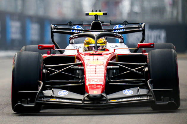 FORMULA 1 SINGAPORE AIRLINES SINGAPORE GRAND PRIX 2026 Lewis Hamilton (GBR) 44 Ferrari in practice during the Formula 1 Singapore Airlines Singapore Grand Prix 2026, Round 17 of the 2026 Formula 1 World Championship, WM, Weltmeisterschaft from 9th - 11th October 2026 at the Marina Bay Street Circuit, Singapore. Credit: Robbie Hoad Every Second Media Editorial use only. All images are copyright Every Second Media Limited. No images may be reproduced without prior permission. Copyright: xIMAGO EveryxSecondxMediax ESM-2203-0264 RobbiexHoadx xEveryxSecondxMediax