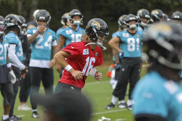 CHADLER’S CROSS, ENGLAND - OCTOBER 09: Trevor Lawrence of the Jacksonville Jaguars training with the team during the Jacksonville Jaguars team practise and media as part of the London NFL, American Football Herren, USA Series 2026, at the Grove, Chandler’s Cross, Hertfordshire, England, on 09 October 2026. Jody Demay - Davies SPP Copyright: xJodyxDemayx-xDaviesx xSPPx Sportspressphoto_SPR249401