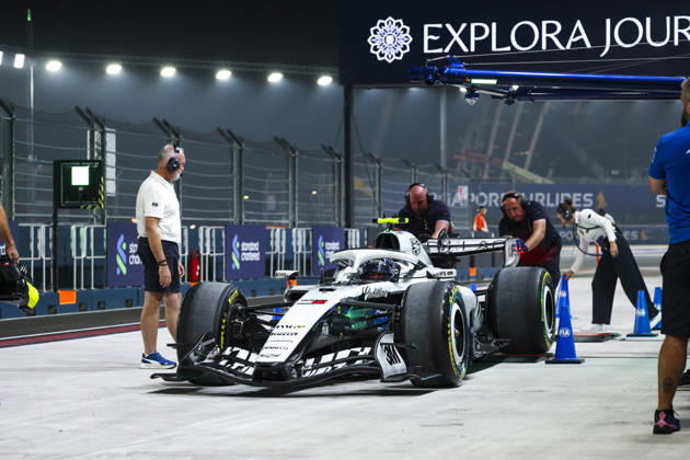 F1 - SINGAPORE GRAND PRIX 2026 77 BOTTAS Valtteri (fin), Cadillac F1 Team MAC-26, on the FIA scale during the 2026 Formula 1 Singapore Grand Prix, 17th round of the 2026 Formula One World Championship, WM, Weltmeisterschaft from October 9 to 11, 2026 on the Marina Bay Street Circuit, in Singapore, Singapore - SingaporeSingapore  Copyright: xDPPIx