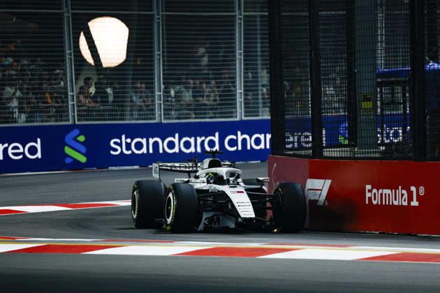 F1 - SINGAPORE GRAND PRIX 2026 11 PEREZ Sergio (mex), Cadillac F1 Team MAC-26, action, front wing damage during the 2026 Formula 1 Singapore Grand Prix, 17th round of the 2026 Formula One World Championship, WM, Weltmeisterschaft from October 9 to 11, 2026 on the Marina Bay Street Circuit, in Singapore, Singapore - SingaporeSingapore  Copyright: xDPPIx
