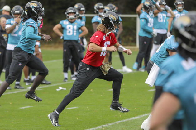 CHADLER’S CROSS, ENGLAND - OCTOBER 09: Trevor Lawrence of the Jacksonville Jaguars training with the team during the Jacksonville Jaguars team practise and media as part of the London NFL, American Football Herren, USA Series 2026, at the Grove, Chandler’s Cross, Hertfordshire, England, on 09 October 2026. Jody Demay - Davies SPP Copyright: xJodyxDemayx-xDaviesx xSPPx Sportspressphoto_SPR249406