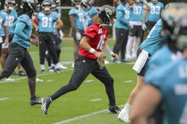 CHADLER’S CROSS, ENGLAND - OCTOBER 09: Trevor Lawrence of the Jacksonville Jaguars training with the team during the Jacksonville Jaguars team practise and media as part of the London NFL, American Football Herren, USA Series 2026, at the Grove, Chandler’s Cross, Hertfordshire, England, on 09 October 2026. Jody Demay - Davies SPP Copyright: xJodyxDemayx-xDaviesx xSPPx Sportspressphoto_SPR249407