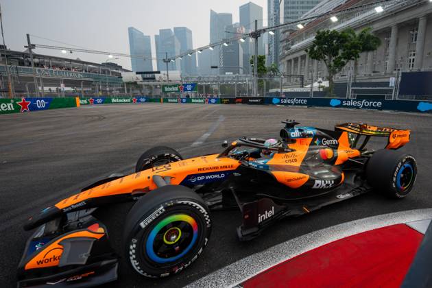 October 9, 2026, Singapore, Singapore: Oscar Piastri (AUS) (McLaren Mastercard F1 Team) during free practice 1 of the Formula 1 Singapore Grand Prix 2026 at the Marina Bay Street Circuit. F1 2026: (Free Practice 1) Singapore Grand Prix In Singapore, Singapore - 09 Oct 2026  - ZUMAs197 20261009_aaa_s197_058 Copyright: xLucaxMartinix