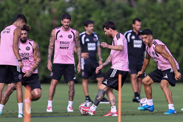 FORT LAUDERDALE, FL - OCTOBER 09: Inter Miami CF forward Lionel Messi (10), defender Sergio Reguilon (3), defender Maximiliano Falcon (37), midfielder Rodrigo de Paul (7), and forward Luis Suarez (9) are seen during an Inter Miami Training Session at Florida Blue Training Center on October 09, 2026 in Fort Lauderdale, Florida.(Photo by Chris Arjoon Icon Sportswire). SOCCER: OCT 09 Inter Miami CF Training EDITORIAL USE ONLY Icon2610090000017