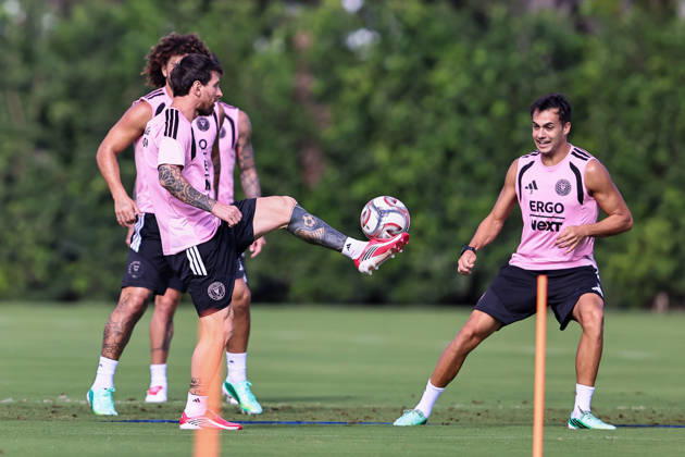 FORT LAUDERDALE, FL - OCTOBER 09: Inter Miami CF forward Lionel Messi (10) controls a ball during an Inter Miami Training Session at Florida Blue Training Center on October 09, 2026 in Fort Lauderdale, Florida.(Photo by Chris Arjoon Icon Sportswire). SOCCER: OCT 09 Inter Miami CF Training EDITORIAL USE ONLY Icon2610090000021