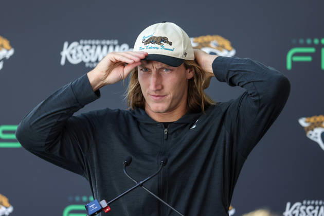 CHADLER’S CROSS, ENGLAND - October 9th: Trevor Lawrence of the Jacksonville Jaguars doing the media Q&A during the Jacksonville Jaguars training session at The Grove on October 9, 2026 in Chandler’s Cross, England on October 9th 2026, in Hertfordshire England. Phillip Rocker SPP Copyright: xPhillipxRockerx xSPPx Sportspressphoto_SPR249474