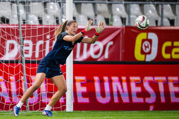 261009 Goalkeeper Cecilie Haustaker Fiskerstrand of Norway warms up ahead of the FIFA Women’s World Cup Qualifier soccer match between Romania and Norway on October 9, 2026 in Bucharest. Photo by Marius Simensen, BILDBYRAN COP 238 bbeng women s FIFA World Cup qualifiers soccer football international match Norway Romania  Copyright: MARIUSxSIMENSEN BB261009BB512