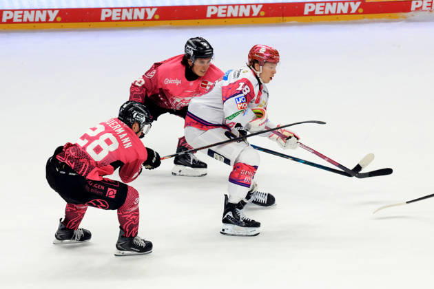 October 9, 2026, DEU, GER, Ice Hockey, Match Day, 2026–27 Season, Berlin, Eisbären Berlin vs. Grizzly Wolfsburg Jonas Mueller Eisbären Berlin 18, Ross Mauermann Grizzly Wolfsburg 28, Matt Choupani Grizzly Wolfsburg 89 nordphoto GmbH Engler City About Arena State Country Copyright: xNordphotox xEnglerx