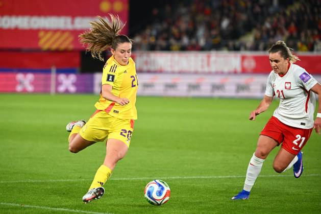 Belgium v Poland - FIFA Women s World Cup 2027 UEFA Qualifiers LEUVEN, BELGIUM - OCTOBER 09 : Detruyer Marie midfielder of Belgium, Paulina Tomasiak of Poland during the FIFA Women s World Cup 2027 UEFA European Qualifiers play-offs round 1 path 2 first leg match between Belgium and Poland on October 9, 2026 in Leuven, Belgium, 09 10 2026 Leuven Belgium  Copyright: xVincentxKalutx