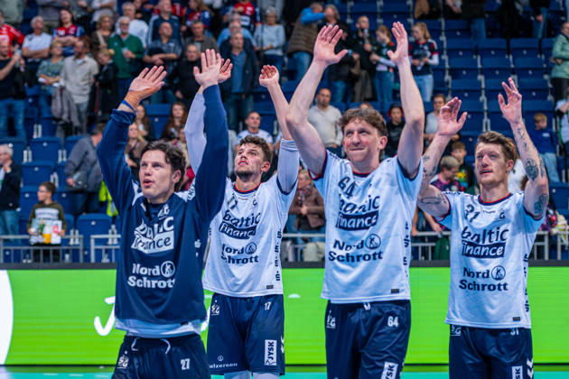 Marko Grgic, SG Flensburg Handewitt, No. 17 (left), TSV Hannover Burgdorf (green) vs. SG Flensburg Handewitt (blue) on Matchday 8 of the 2026–2027 season in the Opel Handball Bundesliga on October 9, 2026, ZAG Arena Hannover, GER, Copyright: xJanxGuentherx xTSVxHannover-Burgdorfx