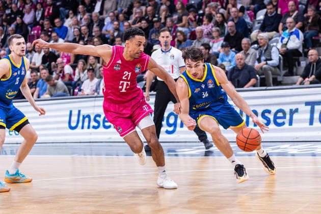 easyCredit Basketball Bundesliga, Telekom Baskets Bonn vs. Science City Jena, October 9, 2026: Kristofer Krause (Science City Jena) 36 vs. Joel Aminu (Telekom Baskets Bonn) 21; easyCredit Basketball Bundesliga, Telekom Baskets Bonn vs. Science City Jena, October 9, 2026, Telekom Dome Bonn Copyright: xBEAUTIFULxSPORTS Derixx