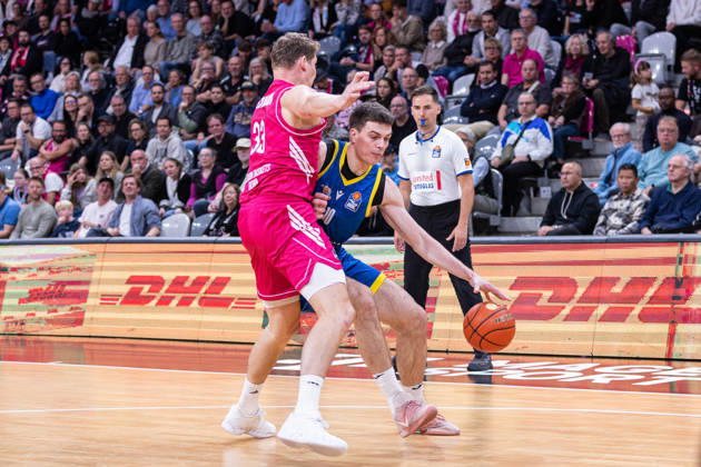 easyCredit Basketball Bundesliga, Telekom Baskets Bonn vs. Science City Jena, October 9, 2026: Christian Skladanowski (Science City Jena) 10 and Patrick Heckmann (Telekom Baskets Bonn) 33; easyCredit Basketball Bundesliga, Telekom Baskets Bonn vs. Science City Jena, October 9, 2026, Telekom Dome Bonn Copyright: xBEAUTIFULxSPORTS Derixx