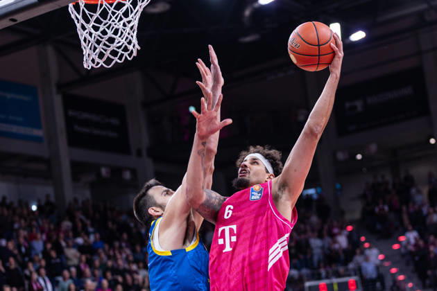 easyCredit Basketball Bundesliga, Telekom Baskets Bonn vs. Science City Jena, October 9, 2026; Michael Kessens (Telekom Baskets Bonn) 6 and Alex Herrera (Science City Jena) 41; easyCredit Basketball Bundesliga, Telekom Baskets Bonn vs. Science City Jena, October 9, 2026, Telekom Dome Bonn Copyright: xBEAUTIFULxSPORTS Derixx