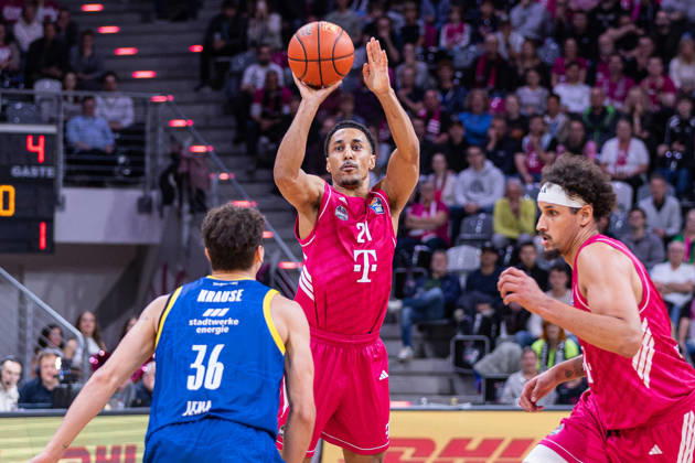 easyCredit Basketball Bundesliga, Telekom Baskets Bonn vs. Science City Jena, October 9, 2026 – Joel Aminu’s three-pointer – Telekom Baskets Bonn 21 – easyCredit Basketball Bundesliga, Telekom Baskets Bonn vs. Science City Jena, October 9, 2026, Telekom Dome Bonn Copyright: xBEAUTIFULxSPORTS Derixx