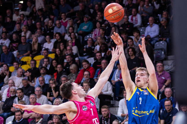 easyCredit Basketball Bundesliga, Telekom Baskets Bonn vs. Science City Jena, October 9, 2026 Raphael Falkenthal (Science City Jena) 2 vs. Grayson Murphy (Telekom Baskets Bonn) 7 easyCredit Basketball Bundesliga, Telekom Baskets Bonn vs. Science City Jena, October 9, 2026, Telekom Dome Bonn Copyright: xBEAUTIFULxSPORTS Derixx