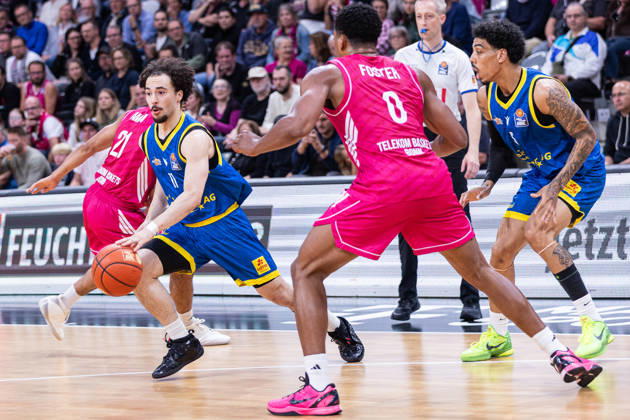 easyCredit Basketball Bundesliga, Telekom Baskets Bonn vs. Science City Jena, October 9, 2026 Isaiah Moses (Science City Jena) 11 vs. Marcus Foster (Telekom Baskets Bonn) 0 easyCredit Basketball Bundesliga, Telekom Baskets Bonn vs. Science City Jena, October 9, 2026, Telekom Dome Bonn Copyright: xBEAUTIFULxSPORTS Derixx