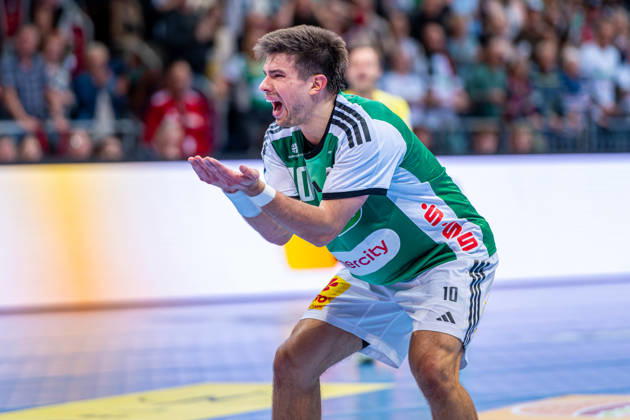 Renars Uscins of TSV Hannover Burgdorf, No. 10 from the left, TSV Hannover Burgdorf (green) vs. SG Flensburg Handewitt (blue) on Matchday 8 of the 2026–2027 season in the Opel Handball Bundesliga on October 9, 2026, ZAG Arena Hannover, GER, Copyright: xJanxGuentherx xTSVxHannover-Burgdorfx