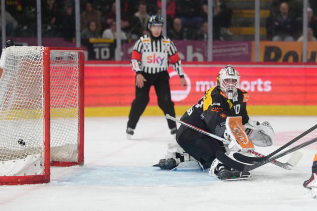 3014 Bern BE, Switzerland - October 09: Goalkeeper Christof Von Burg (50 SCB) is watching for the puck after the goal from Jeff Skinner (53 EHCB) during the National League match between SC Bern and EHC Biel-Bienne at PostFinance Arena on October 09, 2026 in 3014 Bern BE, Switzerland. Copyright: xKjetilxWaberx xSPPx Sportspressphoto_SPR249660