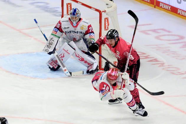 October 9, 2026, DEU, GER, Ice Hockey, Match Day, 2026–27 Season, Berlin, Eisbären Berlin vs. Grizzly Wolfsburg Jonas Neffin, Eisbären Berlin 75, Jonas Mueller, Eisbären Berlin 18, Ross Mauermann, Grizzly Wolfsburg 28, nordphoto GmbH, Engler, City, Uber Arena, State, Country Copyright: xNordphotox xEnglerx