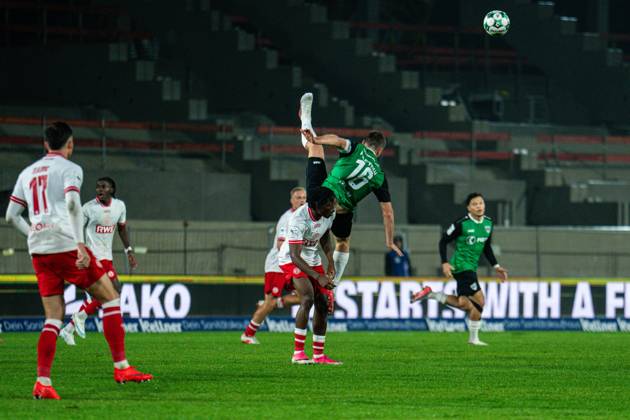 October 9, 2026, 3rd Division, Matchday 8, SC Preußen Münster vs. Rot-Weiss Essen at the LVM Preußenstadion; Torge Paetow of Münster falls to the ground during a header duel. IMPORTANT NOTICE: In accordance with DFB and DFL regulations, it is prohibited to use or allow the use of photographs taken in the stadium and or during the game in the form of sequential images and or video-like photo series Copyright: xJordyxFourgonx