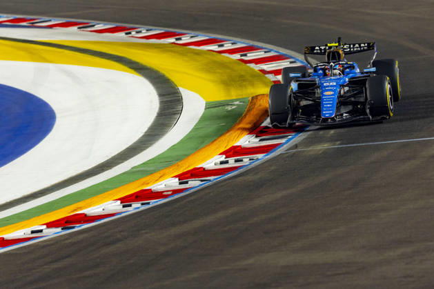 RECORD DATE NOT STATED 9th October 2026; Marina Bay, Singapore; Formula 1, Singapore Grand Prix, Free Practice and Sprint Qualifying Day; Carlos Sainz Jr (55) of Spain and Atlassian Williams F1 Team during qualifying StephenxBlackberry