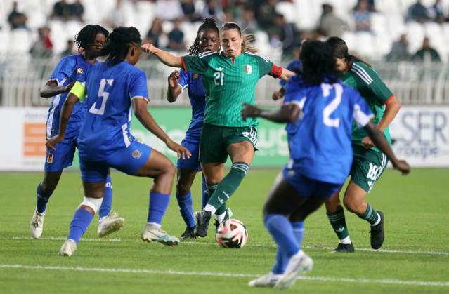 Algerie vs Republique centrafricaine feminine (Qualifications JO Ould Marine Alfreda (C) Joueuse d Algerie se bat pour le ballon,, lors du match Algerie contre Republique centrafricaine feminine, Qualifications JO Los Angeles 2028, au Stade de 5 Juillet a Alger, en Algerie, le 09 Octobre 2026 (Photo By Billel Bensalem APPImages) Alger Algerie Copyright: xAlgÃ riexPressexPhotosxAPPxBillelxBensalemx xAPPxImagesx 670A1817