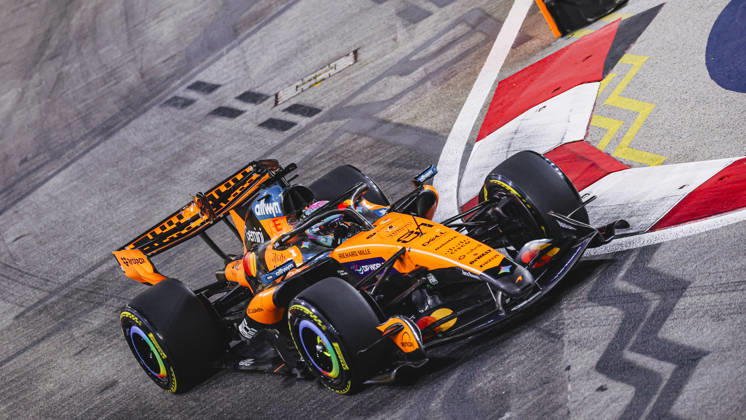 October 9, 2026, Singapore, Kaohsiung City, Singapore: OSCAR PIASTRI of McLaren Mastercard F1 Team qualifies fourth during Sprint Qualifying of the 2026 Formula 1 Singapore Grand Prix at Marina Bay Street Circuit in Singapore. Singapore Singapore - ZUMAh201 20261009_zsp_h201_030 Copyright: xYichinxHoux