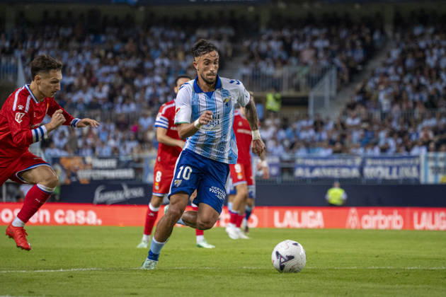 MALAGA, SPAIN - OCTOBER 9: David Larrubia (N10) runs with the ball during La Liga match between Malaga and RCD Espanyol at the Estadio de la Rosaleda on the 9th of October, 2026 in Malaga, Spain Copyright: xAndresxLopezxSheridanxx xSPPx Sportspressphoto_SPR249884