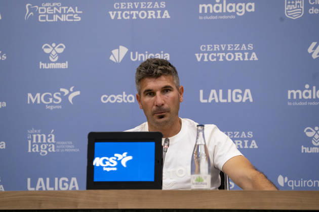 MALAGA, SPAIN - OCTOBER 9: Malaga head coach, Juan Funes, during the press conference, PK, Pressekonferenz after La Liga match between Malaga and RCD Espanyol at the Estadio de la Rosaleda on the 9th of October, 2026 in Malaga, Spain Copyright: xAndresxLopezxSheridanxx xSPPx Sportspressphoto_SPR249900