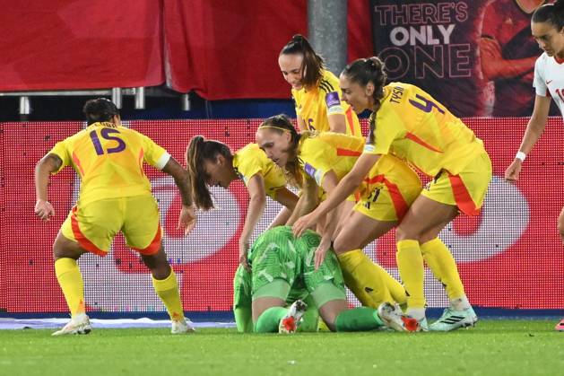 Belgium v Poland - FIFA Women s World Cup 2027 UEFA Qualifiers LEUVEN, BELGIUM - OCTOBER 09 : Seynhaeve Lowiese goalkeeper of Belgium stops a penalty during the FIFA Women s World Cup 2027 UEFA European Qualifiers play-offs round 1 path 2 first leg match between Belgium and Poland on October 9, 2026 in Leuven, Belgium, 09 10 2026 Leuven Belgium  Copyright: xVincentxKalutx