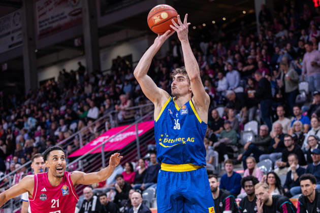 easyCredit Basketball Bundesliga, Telekom Baskets Bonn vs. Science City Jena, October 9, 2026: Kristofer Krause (Science City Jena) 36 and Joel Aminu (Telekom Baskets Bonn) 21; easyCredit Basketball Bundesliga, Telekom Baskets Bonn vs. Science City Jena, October 9, 2026, Telekom Dome Bonn Copyright: xBEAUTIFULxSPORTS Derixx