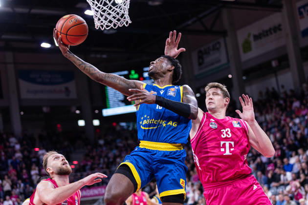 easyCredit Basketball Bundesliga, Telekom Baskets Bonn vs. Science City Jena, October 9, 2026: Anim Sacar (Science City Jena) 15 and Patrick Heckmann (Telekom Baskets Bonn) 33; easyCredit Basketball Bundesliga, Telekom Baskets Bonn vs. Science City Jena, October 9, 2026, Telekom Dome Bonn Copyright: xBEAUTIFULxSPORTS Derixx