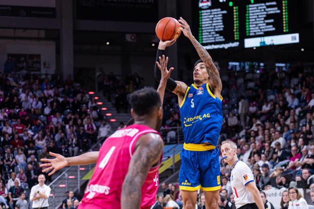 easyCredit Basketball Bundesliga, Telekom Baskets Bonn vs. Science City Jena, October 9, 2026: Terrence Edwards of Science City Jena takes a shot. easyCredit Basketball Bundesliga, Telekom Baskets Bonn vs. Science City Jena, October 9, 2026, Telekom Dome Bonn Copyright: xBEAUTIFULxSPORTS Derixx