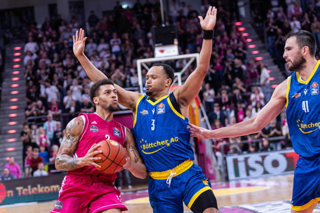 easyCredit Basketball Bundesliga, Telekom Baskets Bonn vs. Science City Jena, October 9, 2026: Alijah Comithier (Telekom Baskets Bonn) 2 and Jemarl Baker Jr. (Science City Jena) 3; easyCredit Basketball Bundesliga, Telekom Baskets Bonn vs. Science City Jena, October 9, 2026, Telekom Dome Bonn Copyright: xBEAUTIFULxSPORTS Derixx
