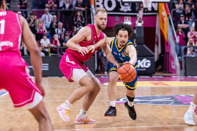 easyCredit Basketball Bundesliga, Telekom Baskets Bonn vs. Science City Jena, October 9, 2026; Isaiah Moses (Science City Jena) 11 and Melvin Jostmann (Telekom Baskets Bonn) 12; easyCredit Basketball Bundesliga, Telekom Baskets Bonn vs. Science City Jena, October 9, 2026, Telekom Dome Bonn Copyright: xBEAUTIFULxSPORTS Derixx