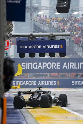 F1 - SINGAPORE GRAND PRIX 2026 RUSSELL George (gbr), Mercedes AMG F1 Team W17, portrait, crash, accident, rain, pluie, during the 2026 Formula 1 Singapore Grand Prix, 17th round of the 2026 Formula One World Championship, WM, Weltmeisterschaft from October 9 to 11, 2026 on the Marina Bay Street Circuit, in Singapore, Singapore - SingaporeSingapore Copyright: xDPPIx